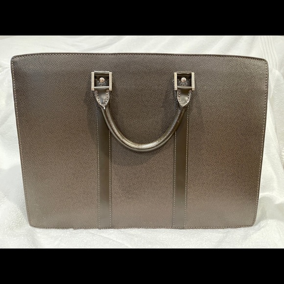 Authentic gently used Mens Louis Viutton Briefcase - Picture 2 of 13